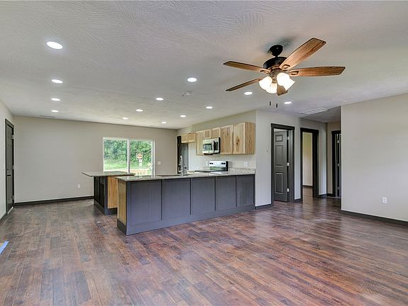 4th image of 606 Old Exeter Rd