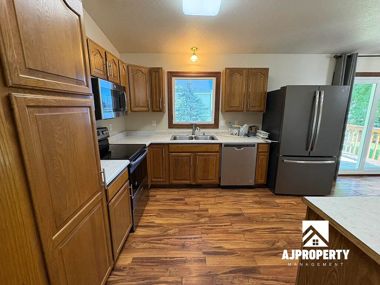 4 bed, 1800 sqft, $2,000 — Photo 2