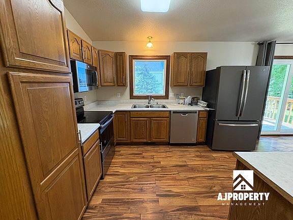 2nd image of 2208 S Larch Ave