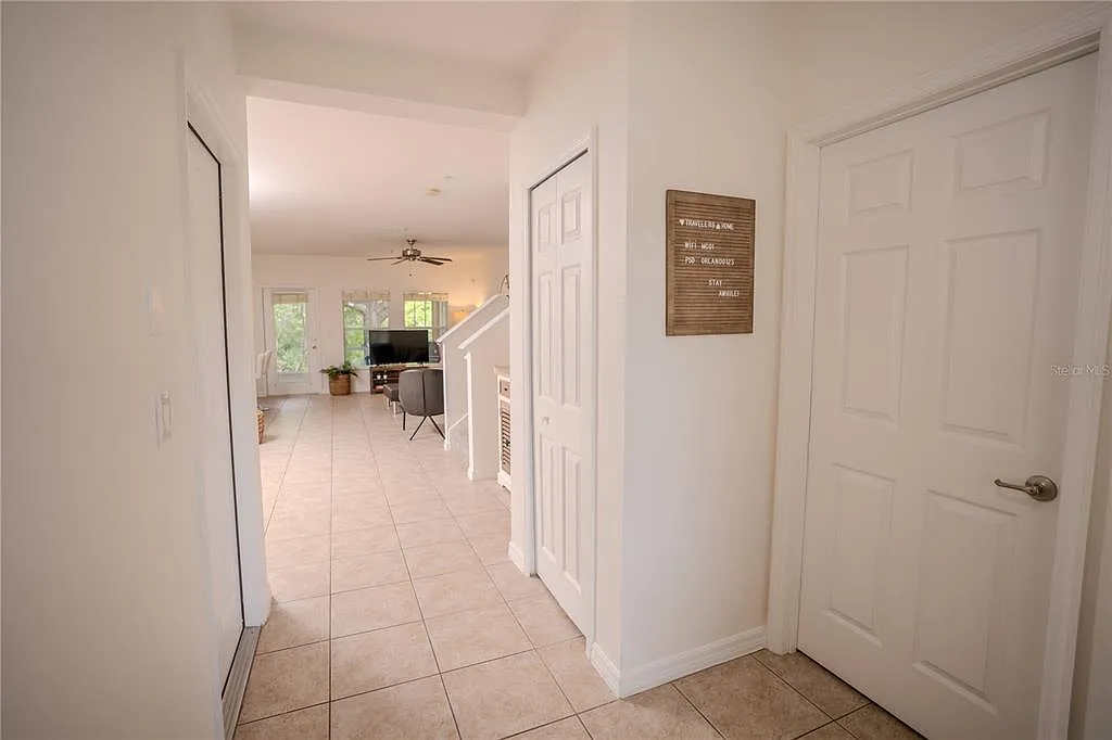 3 bed, 3.0 bath, 1818 sqft, $2,100 — Photo 4