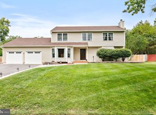 1893 Lauren Ln, Toms River, NJ