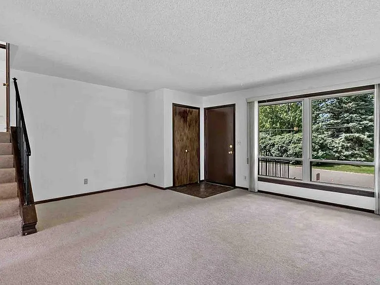 871 6th St SW — Photo 6