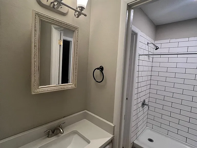 812 Robin Hood Trl — Photo 14