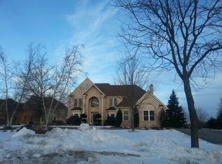 2 Grayhawk Ct, Algonquin, IL 60102