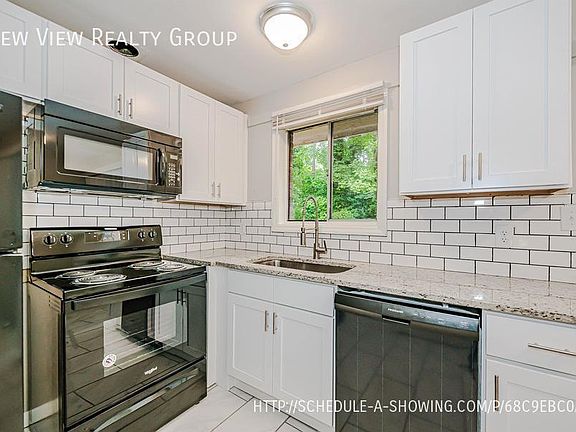 3rd image of 615 Camrose Dr #1