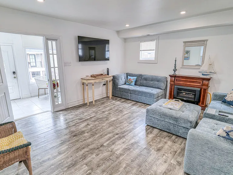 14 N Vassar Sq — Photo 16