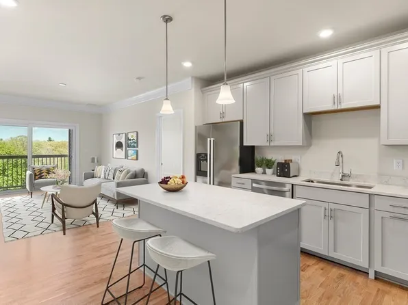 4 Pennington Dr #408, Walpole, MA 02081