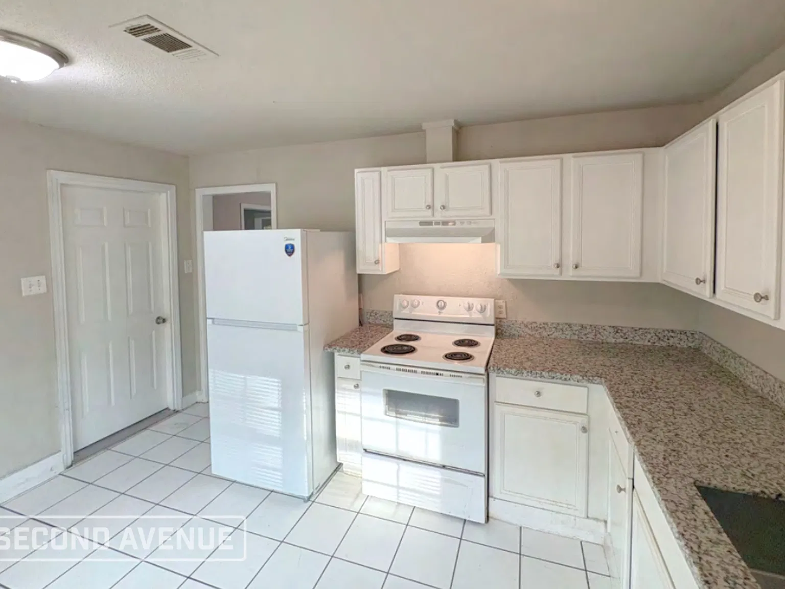 4 bed, 1.0 bath, 1170 sqft, $1,379 — Photo 4