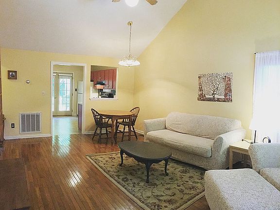 3rd image of 1629 Pleasant Way