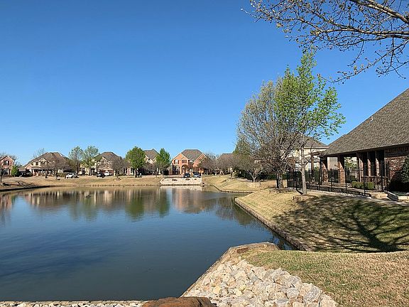3rd image of 5830 Crescent Ln