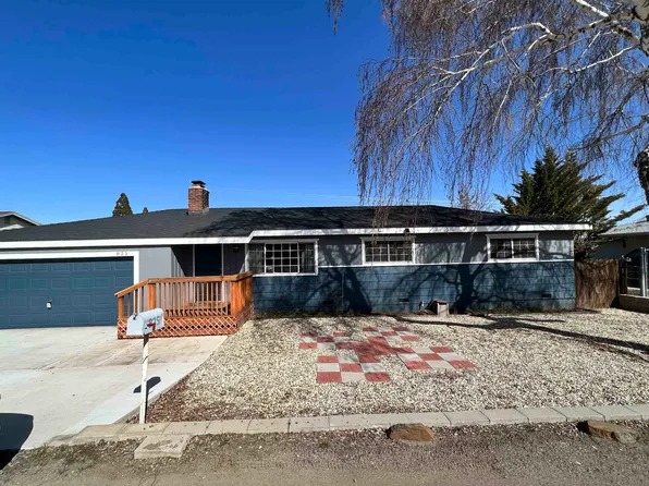 825 Paiute Ln, Susanville, CA 96130