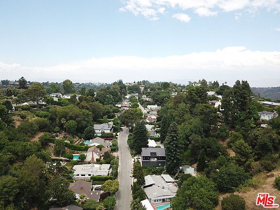 5th image of 2130 Roscomare Rd