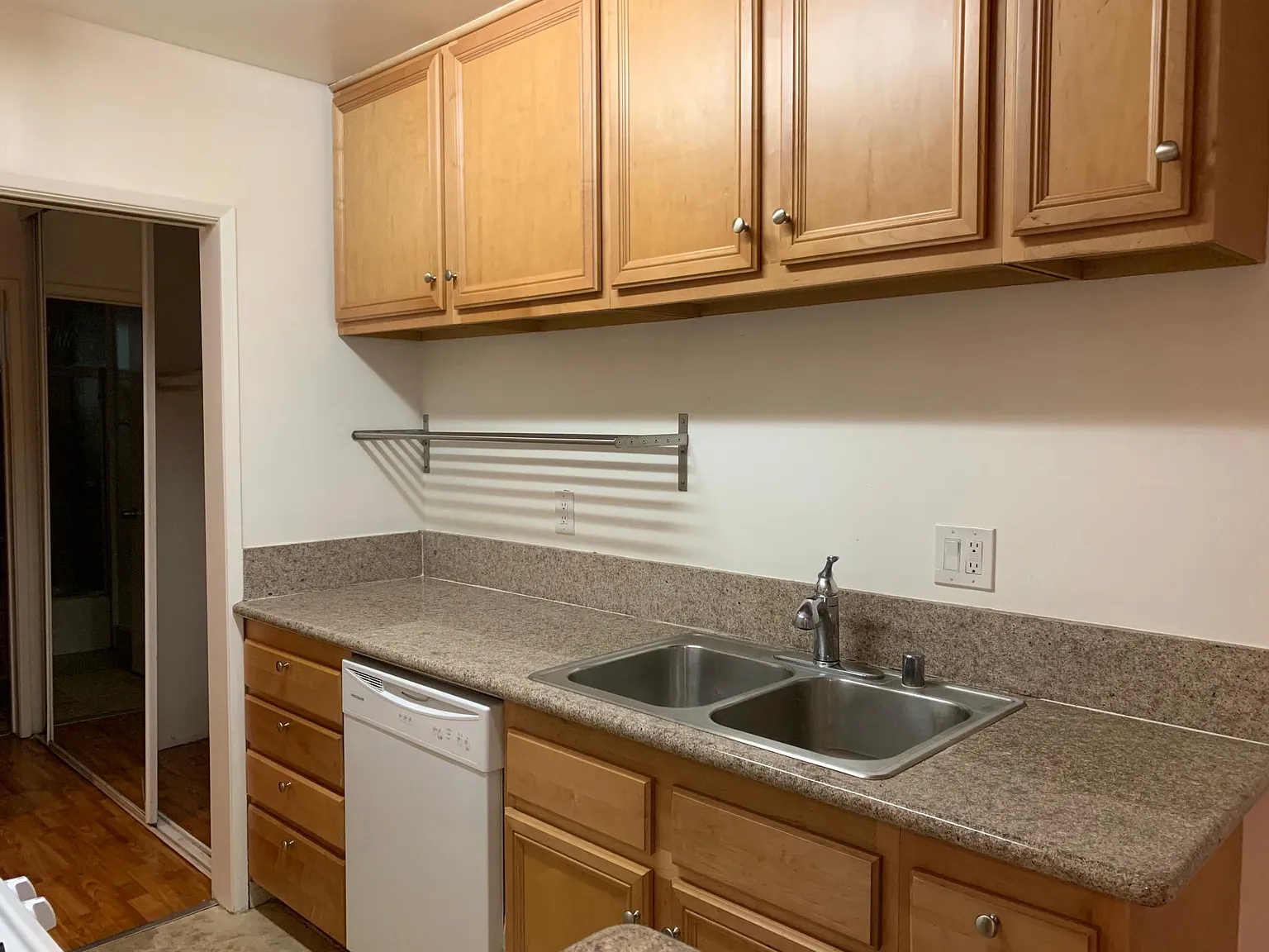 1 bed, 800 sqft, $2,595 — Photo 4