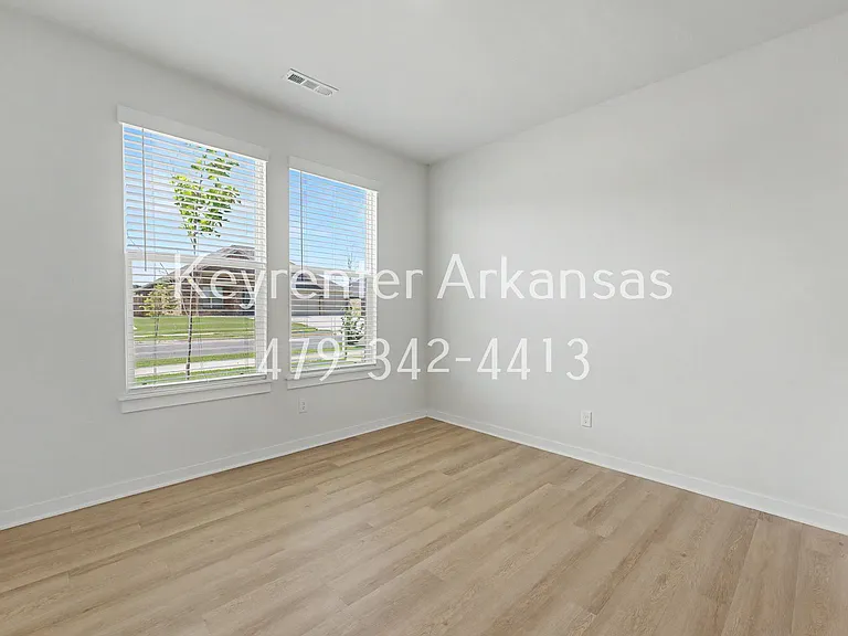 4808 Planetree St — Photo 8