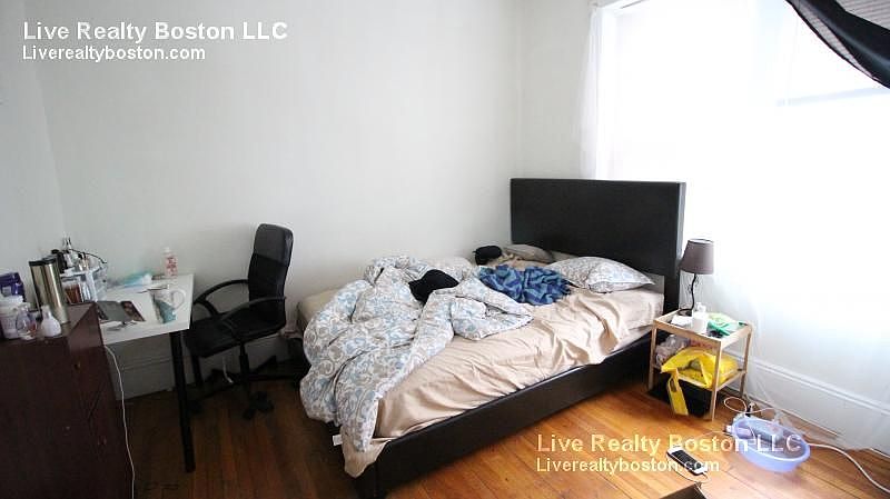 2nd image of 107 Gordon St APT 6F