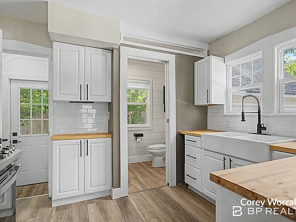 5th image of 2941 Coit Ave NE