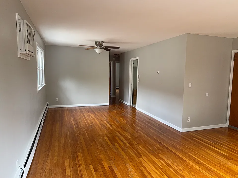 352 Belleville Ave