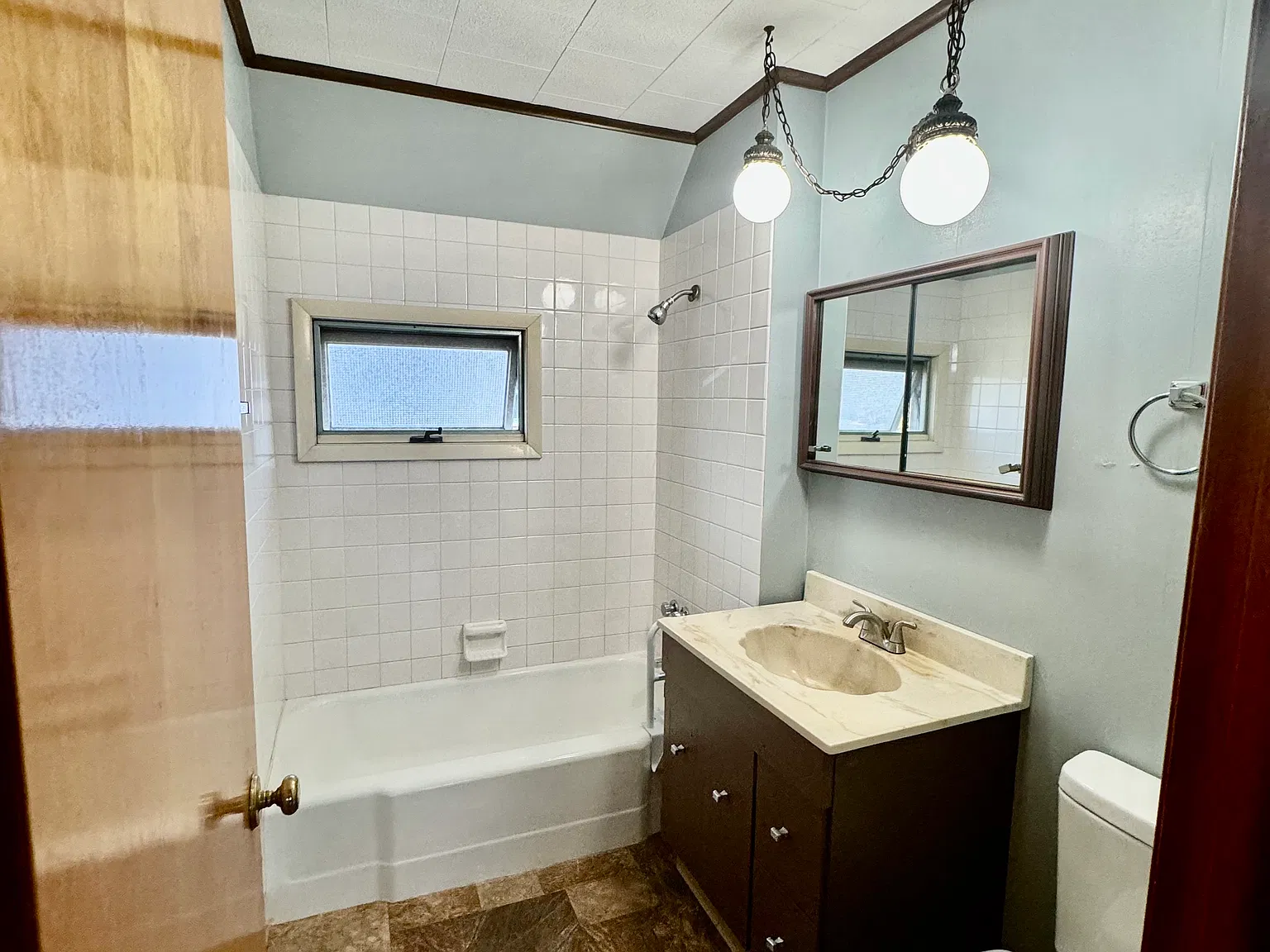 3 bed, 800 sqft, $1,200 — Photo 3