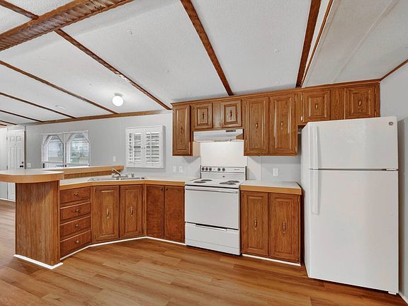 3rd image of 491 Chapman Rd #32