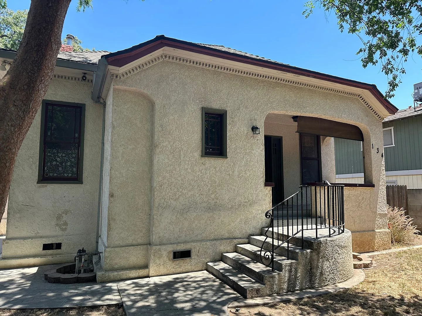 134 N College Ave photo 1