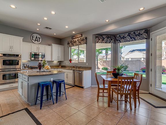 2nd image of 2206 E Crescent Pl