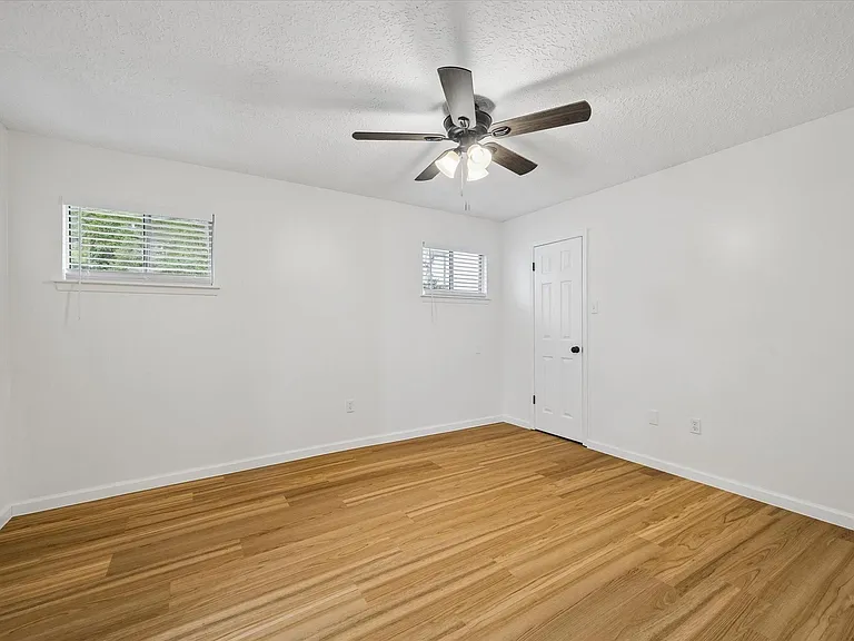 1600 Hazelwood St #B — Photo 11