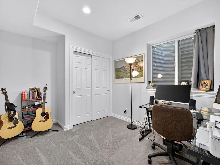 2933 Lawrence St — Photo 43