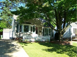 5991 Edgehill Dr, Parma Heights, OH 44130