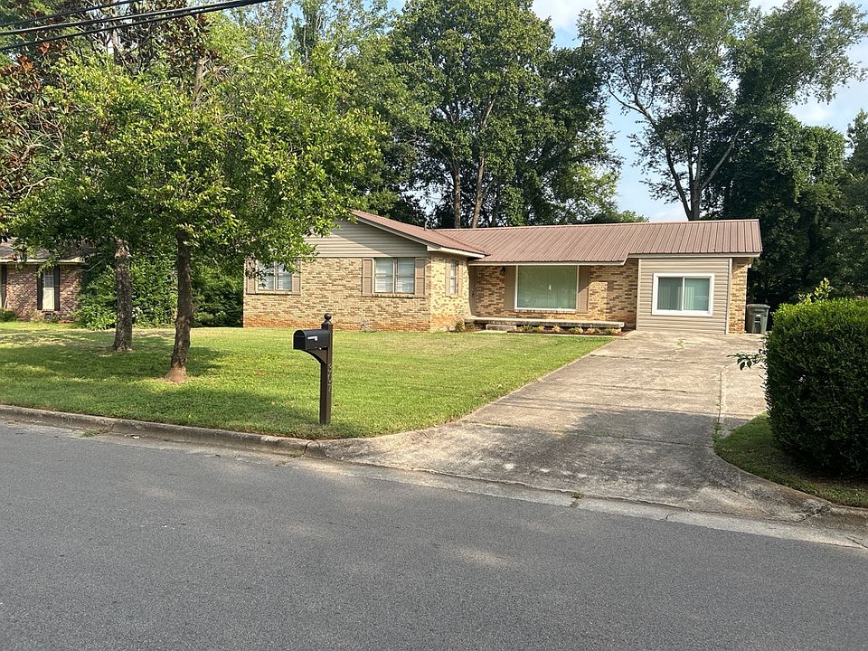 1st image of 307 Curtis Dr SE