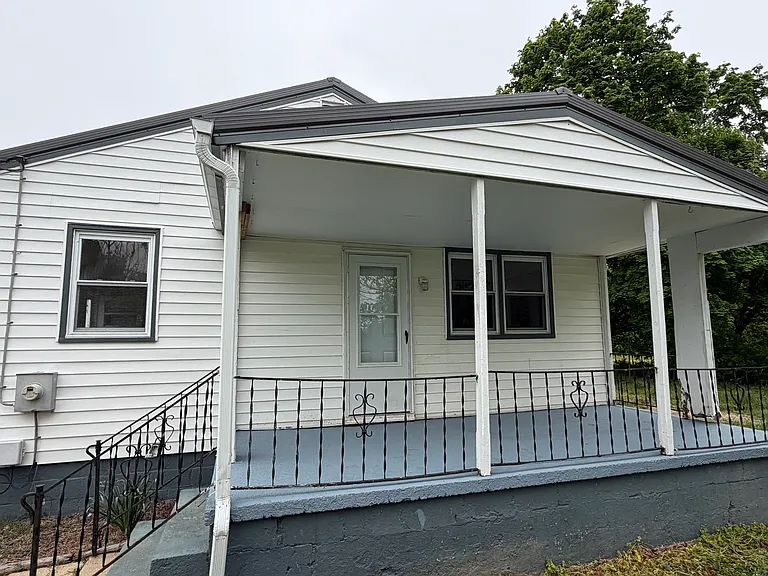 2516 N Dupont Pkwy — Photo 3