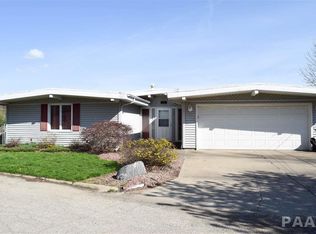 1 Beachcomber Pl, Pekin, IL 61554