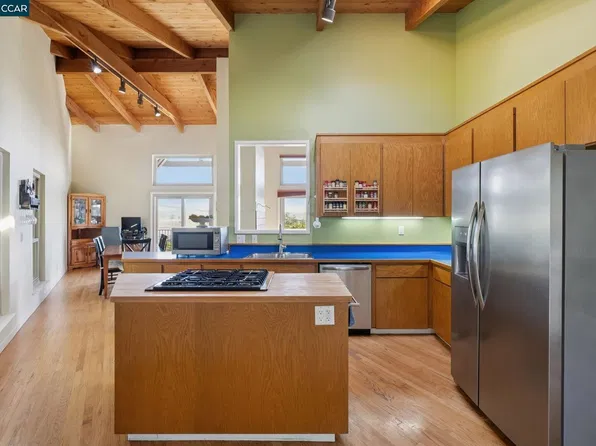 66 Bridge Rd, Novato, CA 94945