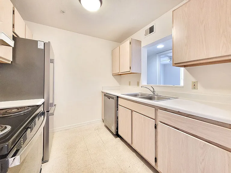 2360 SW Archer Rd #505 — Photo 8