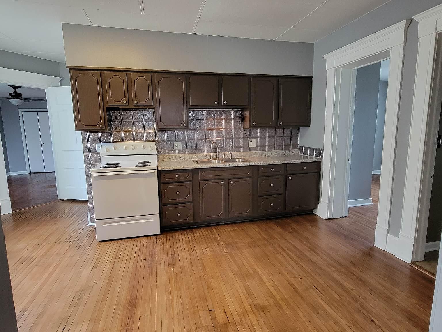 136 Maple Ave 1, Galesburg, IL 61401 Zillow