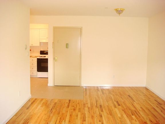3rd image of 2536 27th St APT 3A