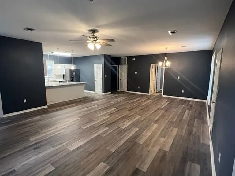 161 Walnut St — Photo 5