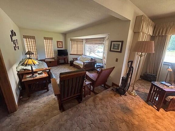 5th image of 37192 Washburn Ave