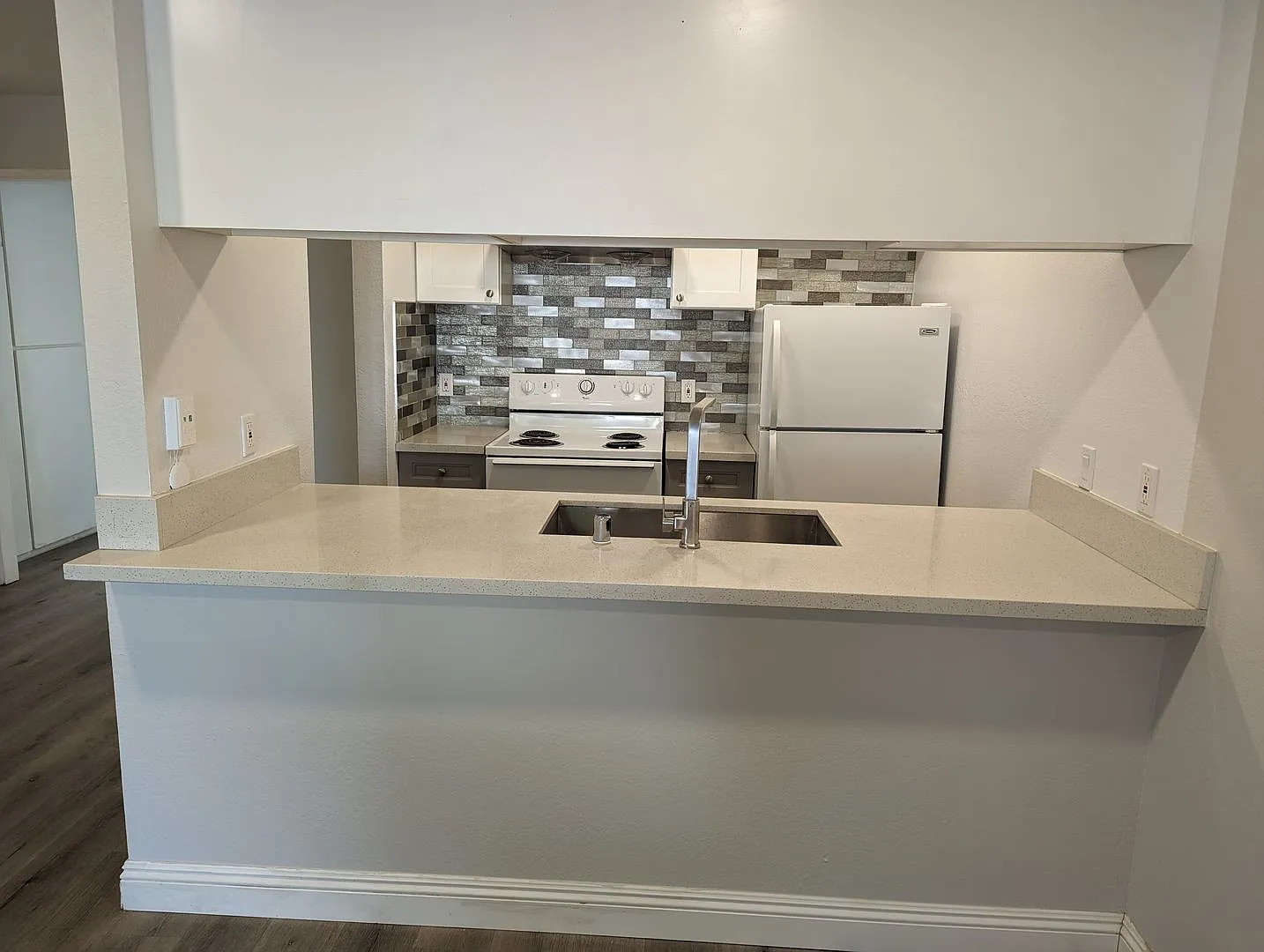 1414 E. Orange Grove — Photo 2