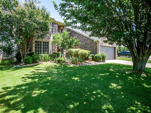 2nd image of 915 Hidden Lake Dr