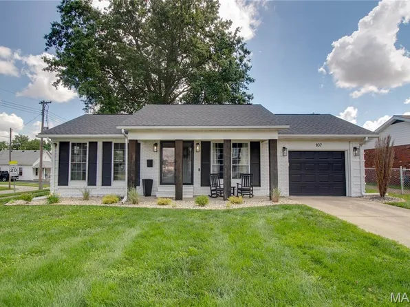 107 Pleasant St, Jerseyville, IL 62052