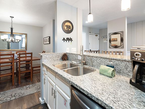 5th image of 261 Lakeview Blvd #57