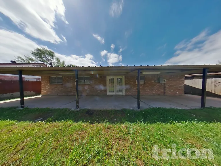1910 Barnsley Ln — Photo 16