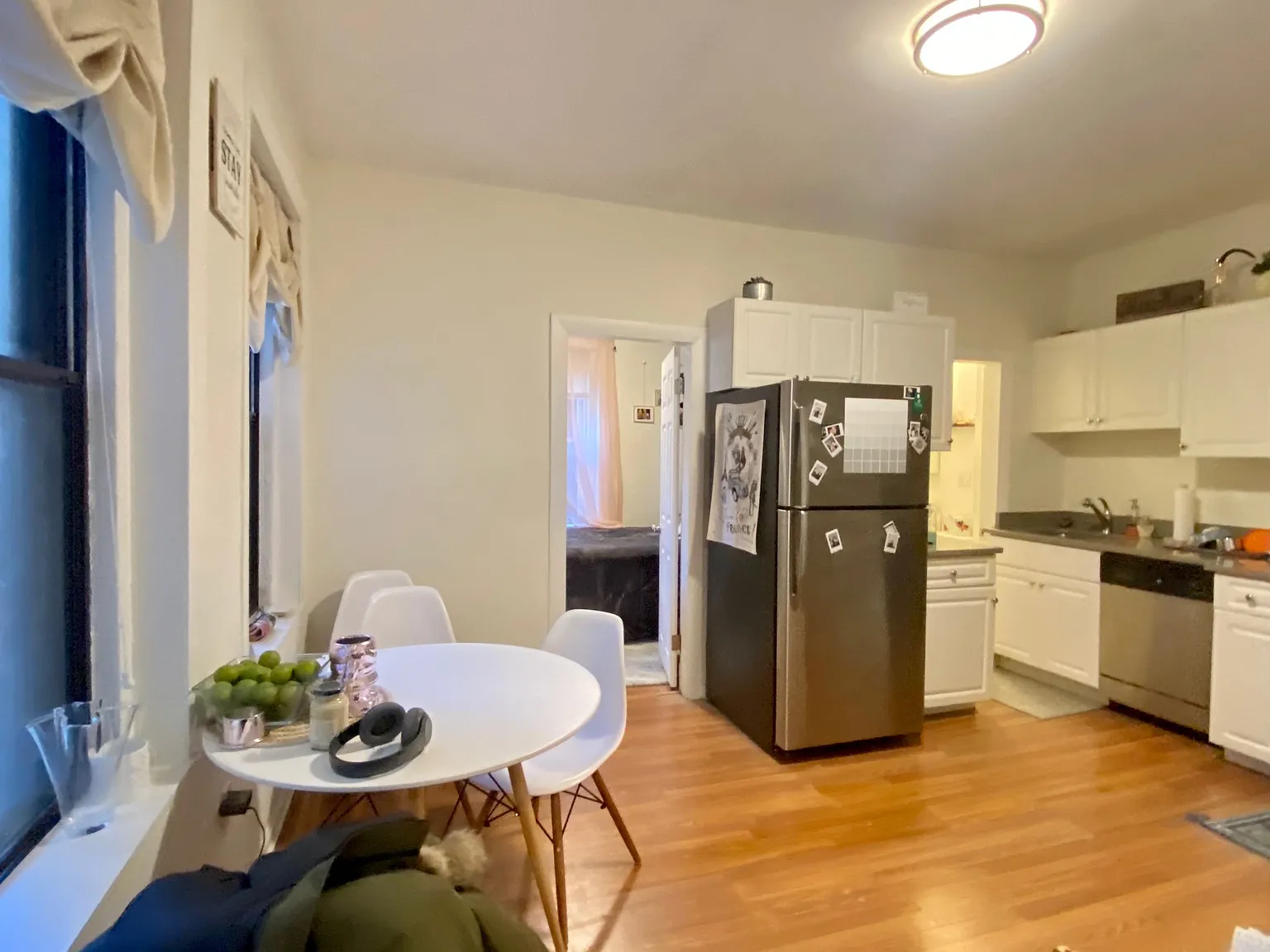 2 bed, 850 sqft, $3,850 — Photo 2
