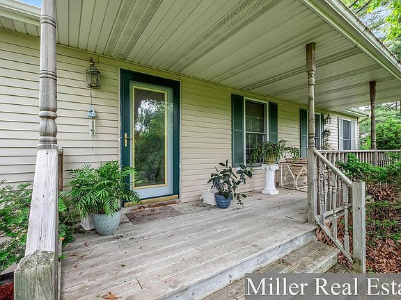 3rd image of 854 Ogimas St