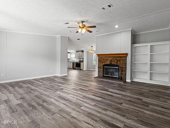 4th image of 3994 SUZANNE Drive