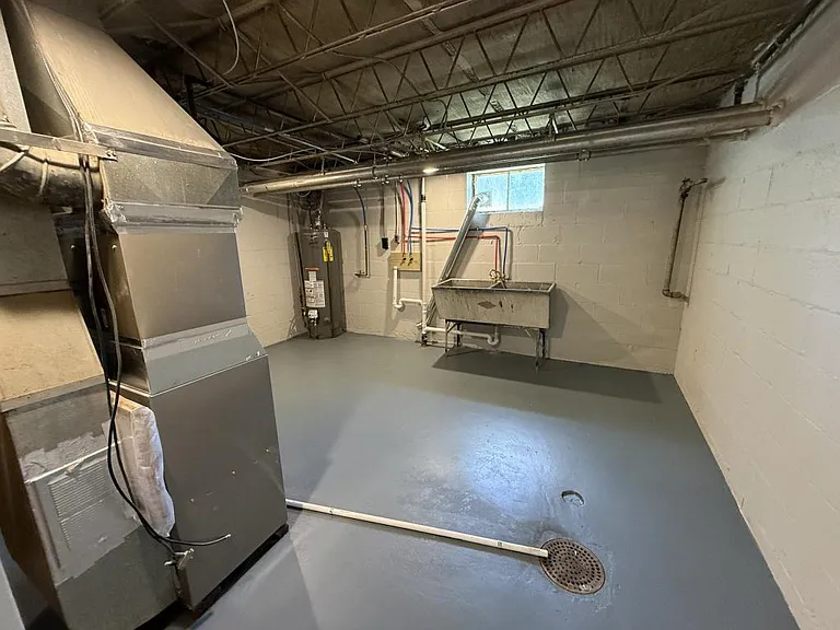 417 Graham St — Photo 18