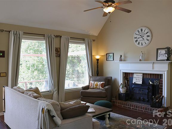 3rd image of 2325 Perry Rd