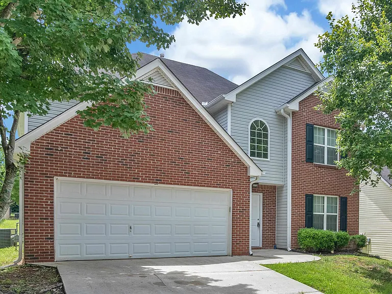 310 Sarasota Ln — Photo 1
