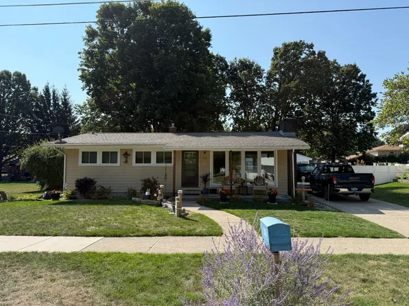 542 Sunset St, Coopersville, MI 49404