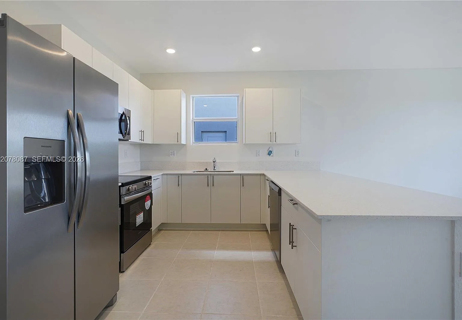 4 bed, 1000 sqft, $4,300 — Photo 4